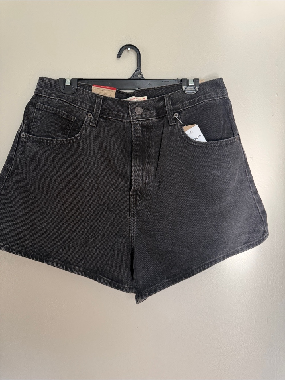 NWT Levi's mom short Black Washed High-Waist Jean Shorts 31 - Picture 1 of 3